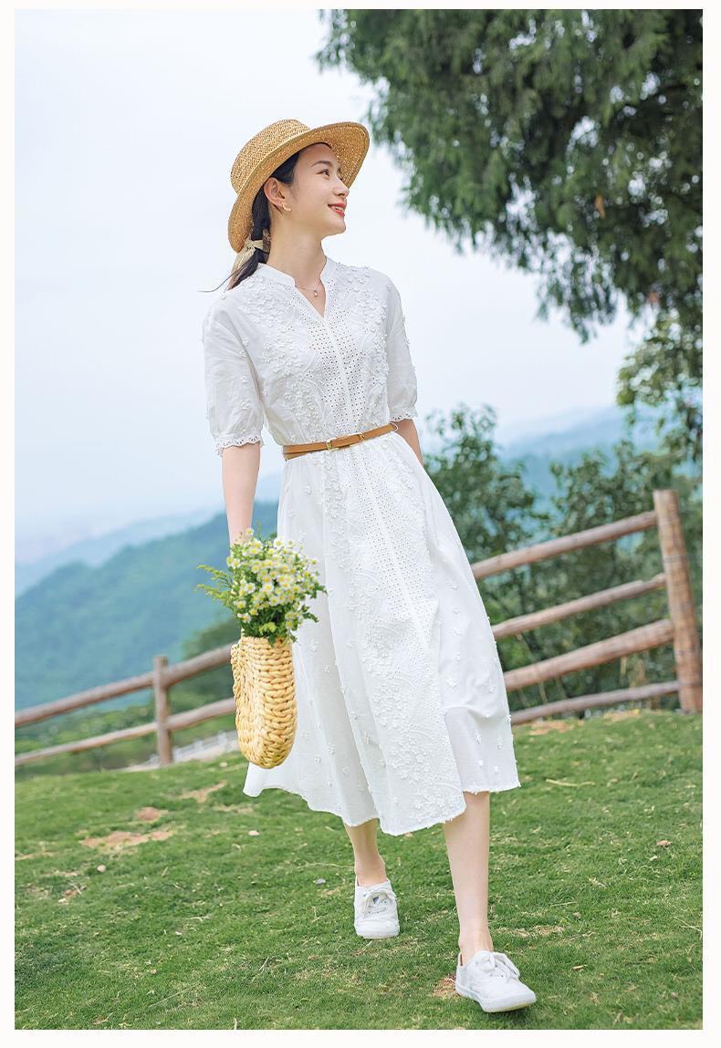 ĐẦM TRẮNG CỔ TRỤ KÈM NỊT D60